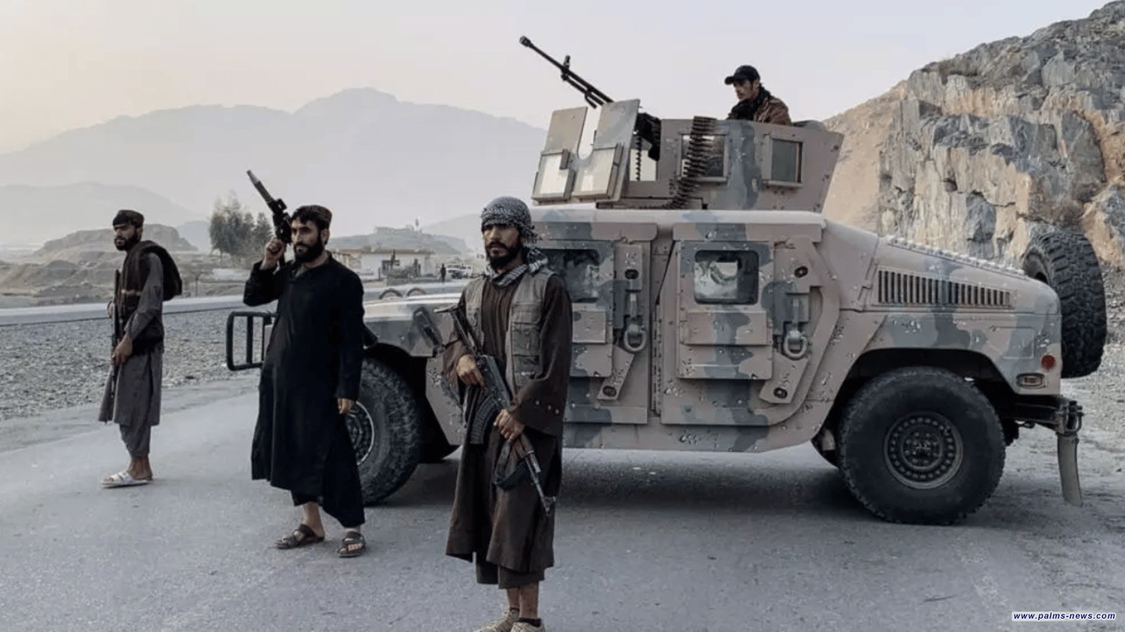 باكستان تعلن "حرباً مفتوحة" على طالبان وتشن غارات جوية على كابل وقندهار