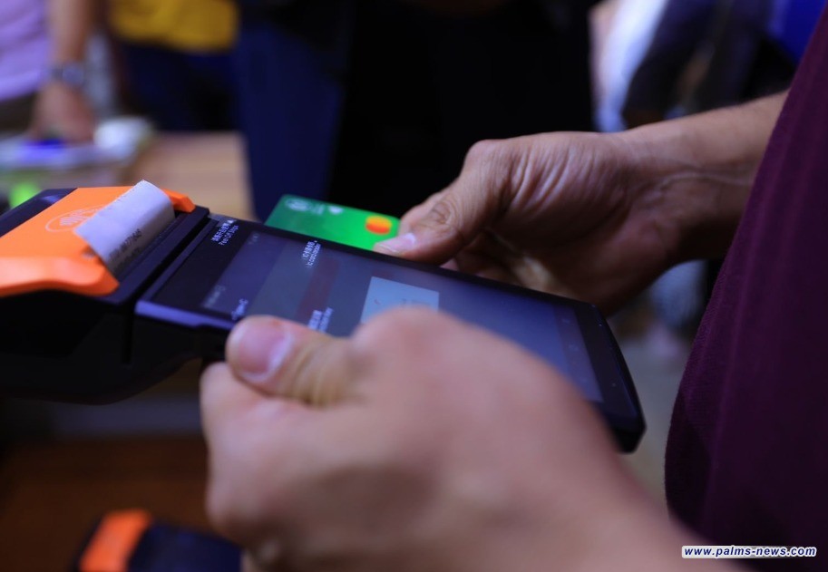 توجيهات بشمول المتاجر والمحال والصيدليات والعيادات الأهلية بالدفع الالكتروني