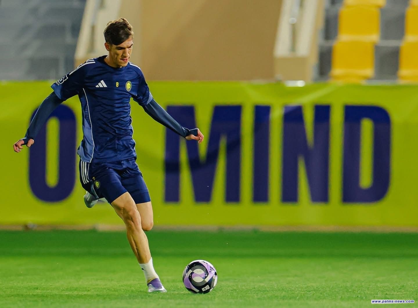 النجم العراقي حيدر عبد الكريم يواصل حضوره المميز بتدريبات النصر السعودي تمهيداً لظهوره الأول.