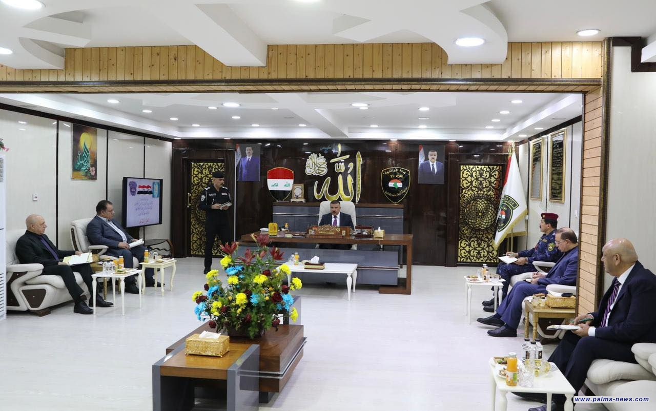 وزير الداخلية يؤكد أهمية التعامل الحسن مع المتظاهرين والالتزام بالواجب