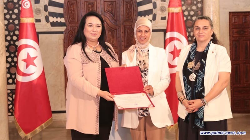 سنية الجملي تنال جائزة أفضل بحث علمي نسائي