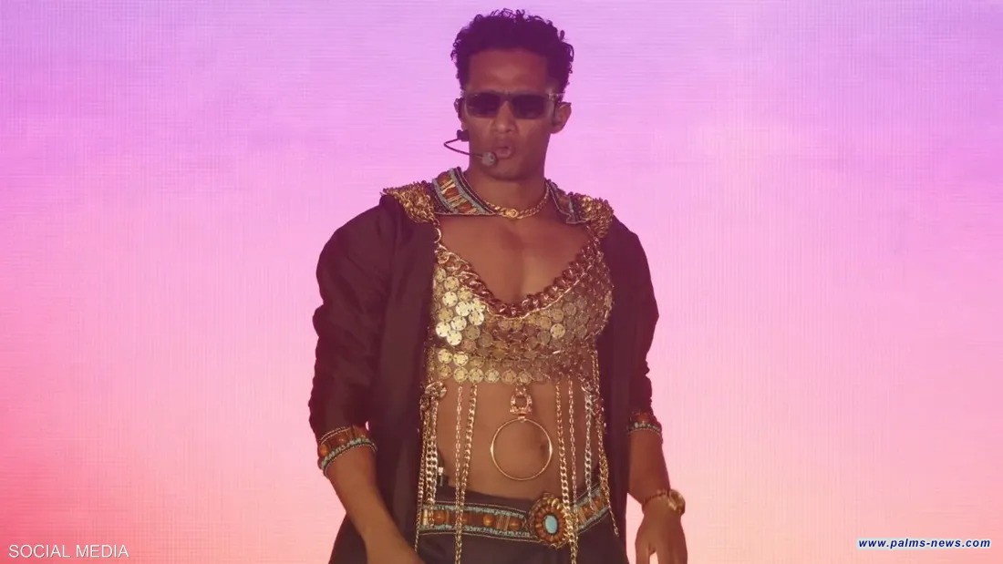 ظهر بإطلالة تشبه "بدل الراقصات".. محمد رمضان يثير الجدل