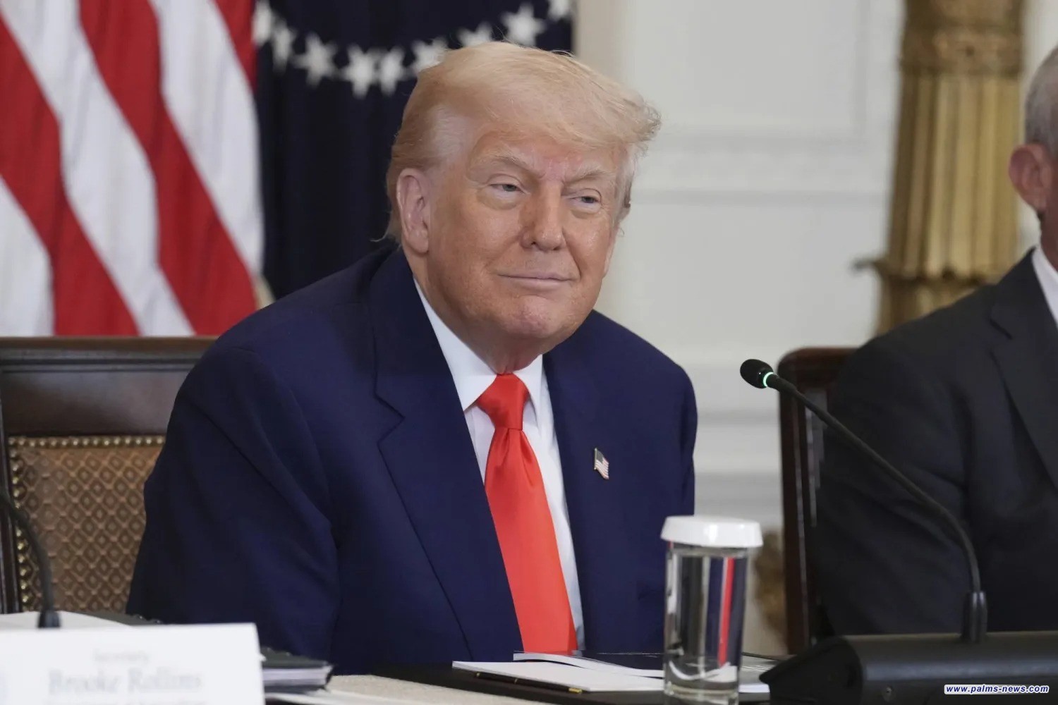 ترمب يتوعد أوروبا و«أبل» برسوم جديدة