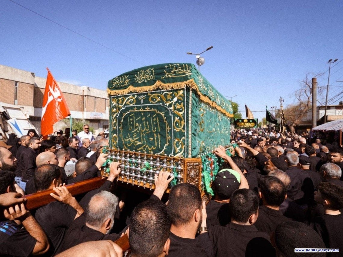 جموع الزائرين تشيِّع النعش الرمزي للإمام الجواد (عليه السلام) في الكاظمية المقدسة