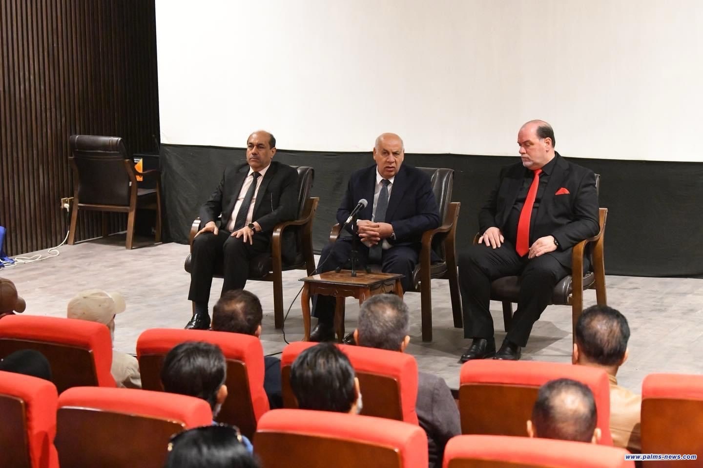 زيارة مفاجئة لوزير الثقافة لدائرة السينما والمسرح