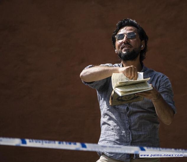 سلوان موميكا يحرق نسخة القرآن الكريم أمام البرلمان السويدي