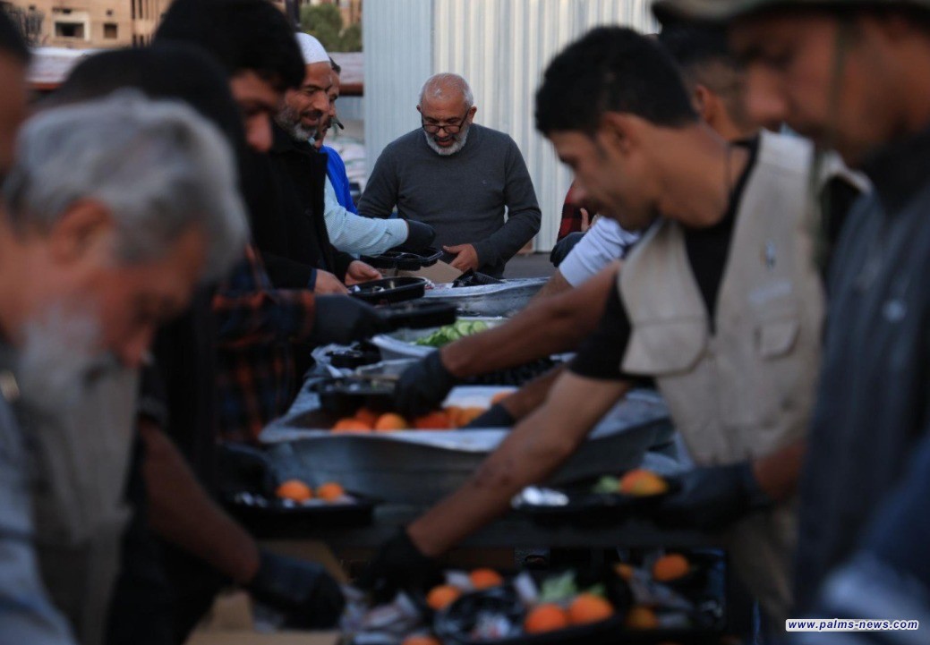 العتبة العباسية المقدسة تشرع بتقديم وجبات الطعام إلى النازحين السوريين