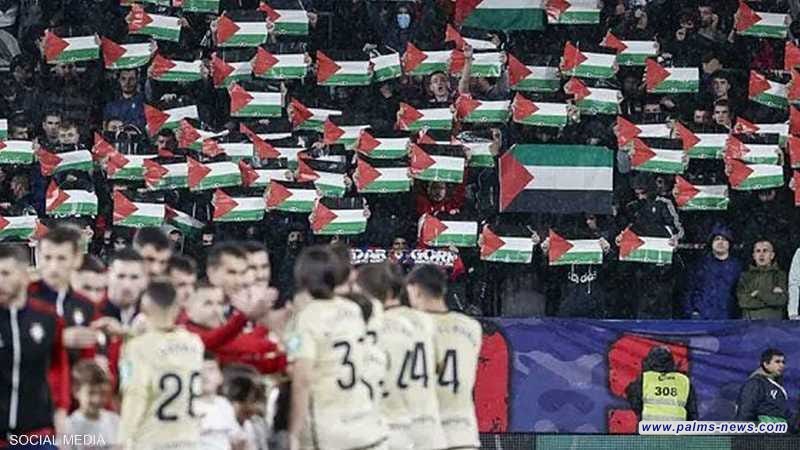 مشجعو فريق إسباني يرفعون علم فلسطين تضامنا مع غزة