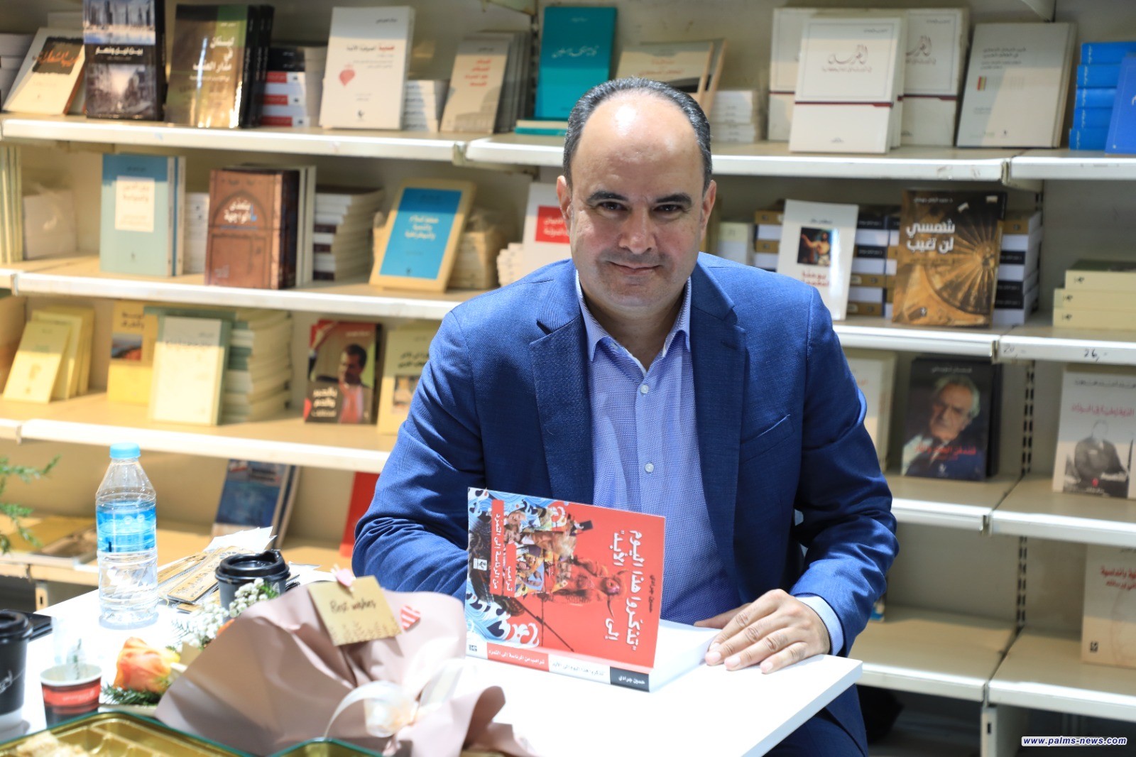 الإعلامي البارز حسين جرادي يوقع كتابه" ترامب من الرئاسة إلى التمرد" بمعرض العراق للكتاب