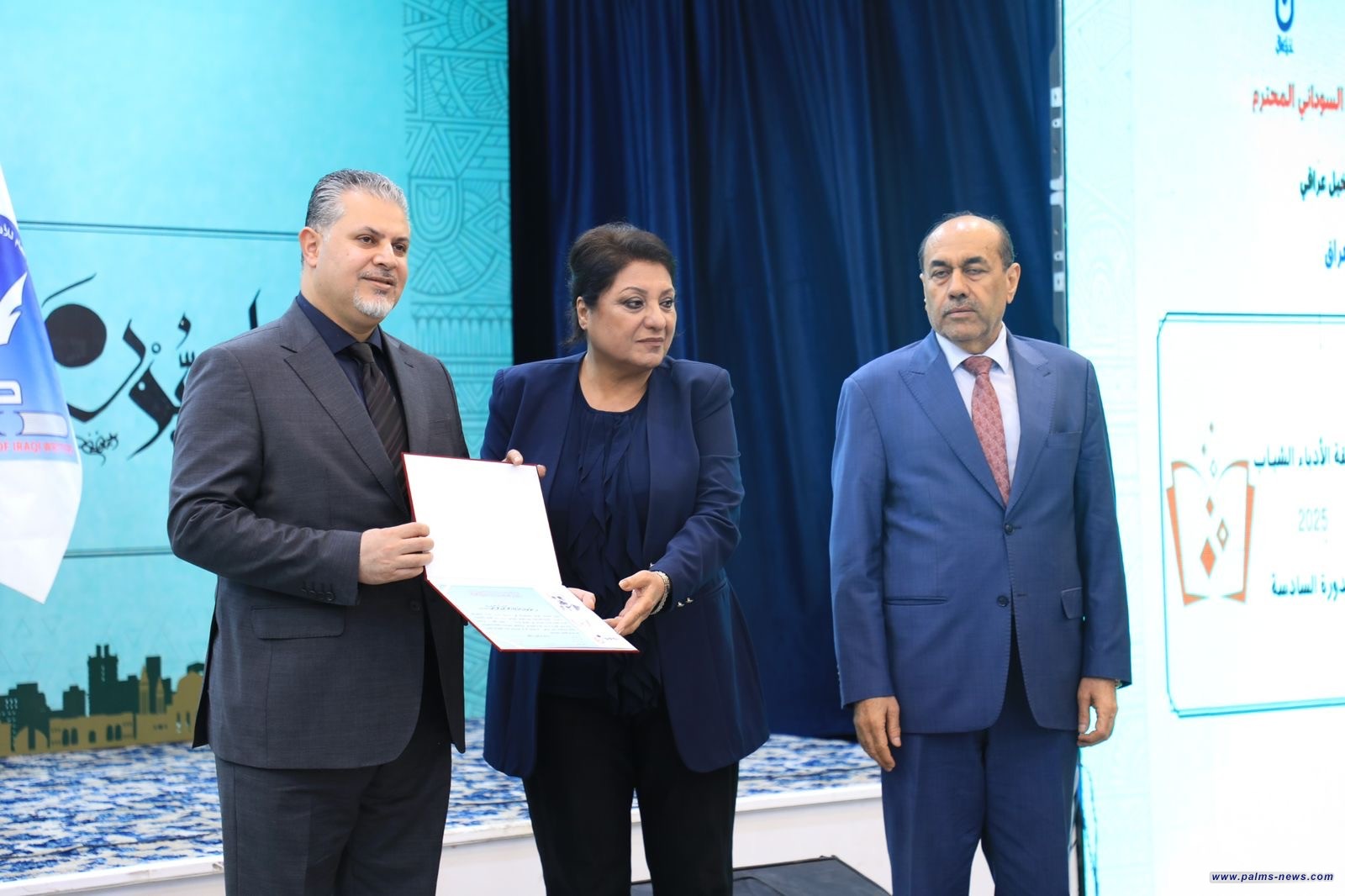 رئيس منظمة نخيل عراقي الثقافية الشاعر د. مجاهد أبو الهيل يكرم الفائزين ولجان التحكيم في مهرجان “جواهريون السادس”