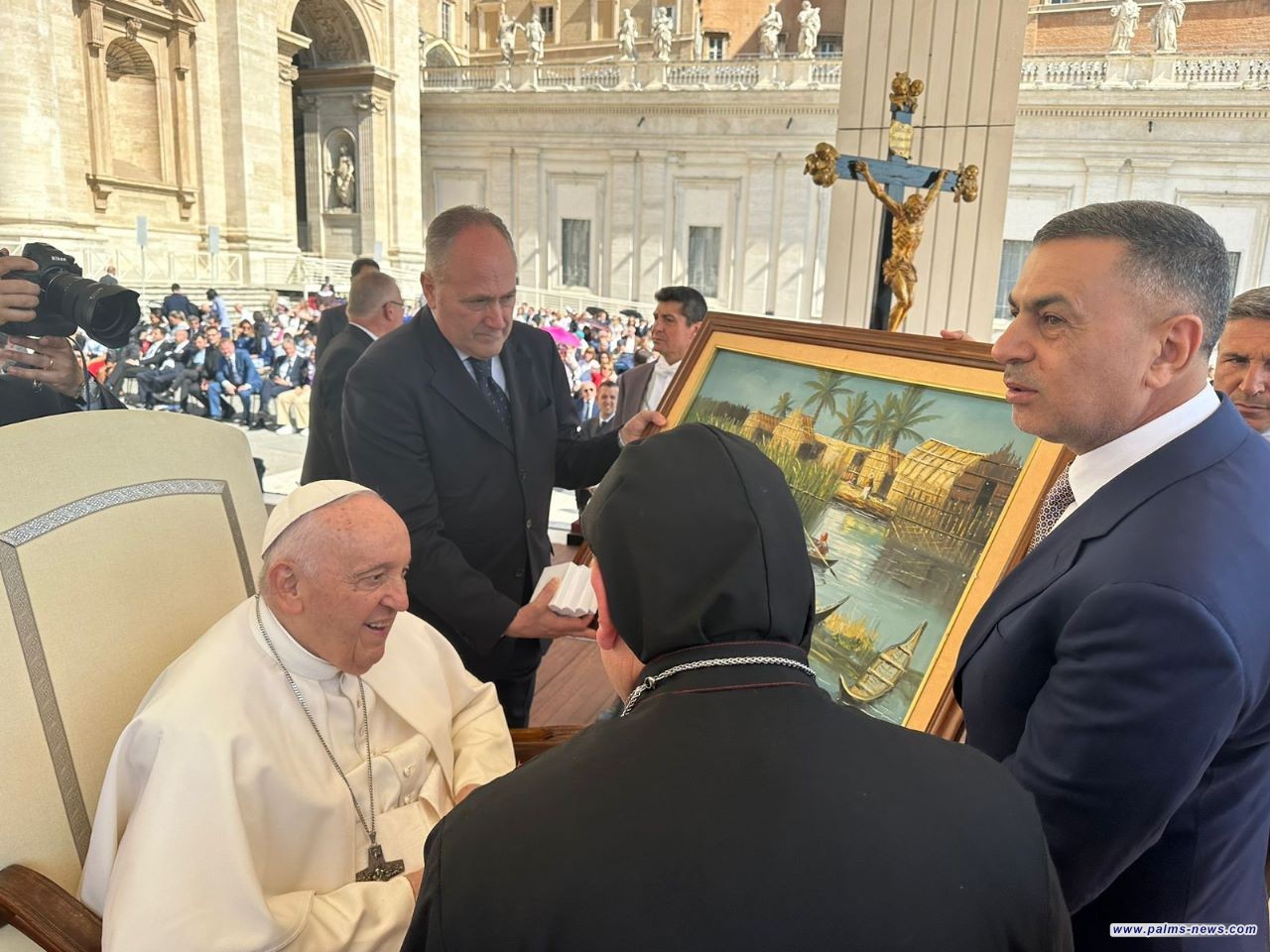 محافظ البصرة يهدي البابا فرنسيس لوحة فنية تمثل أهوار العراق