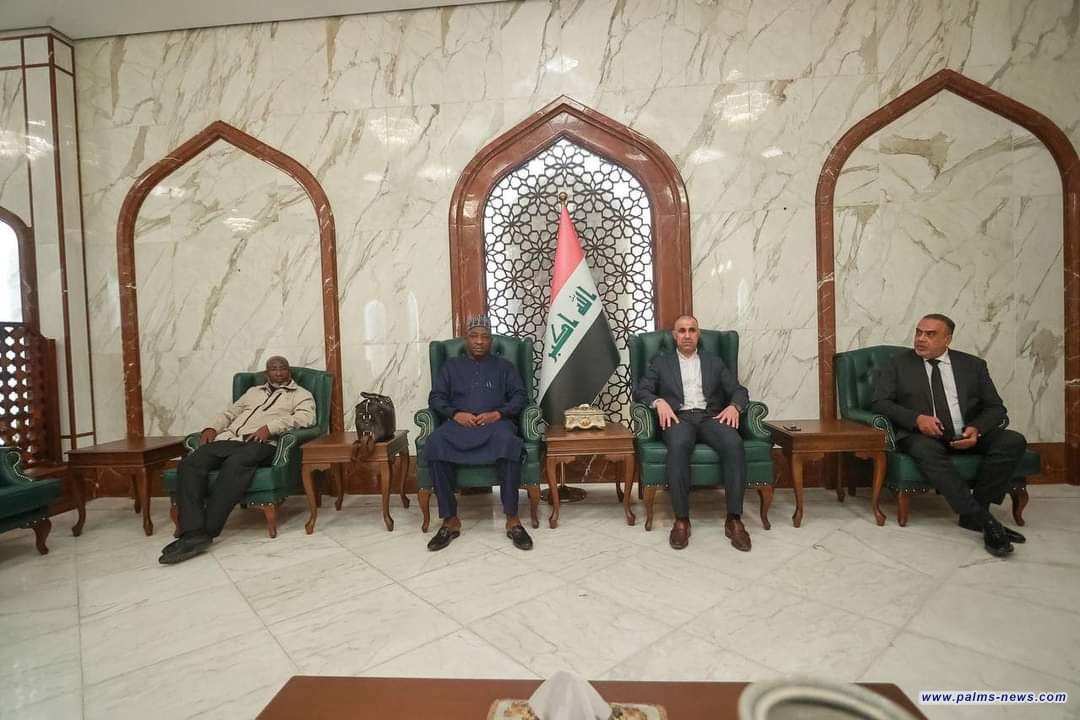 رئيس اتحاد النيجيري لكرة القدم يصل البصرة