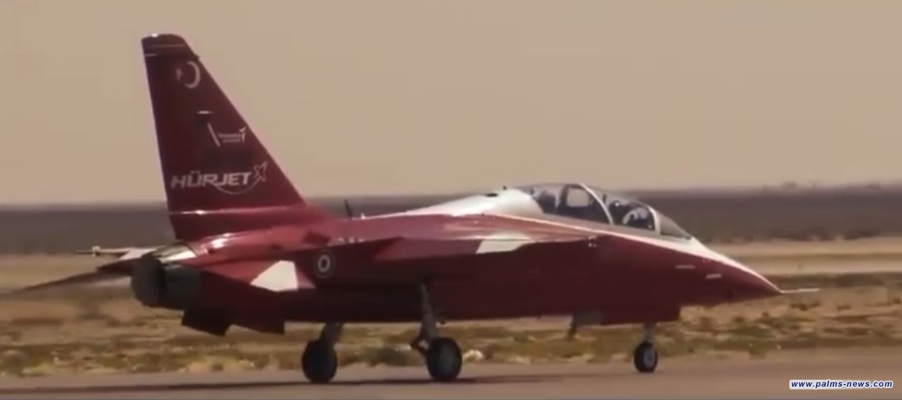 طائرة تركية تنفذ عروضا فنية فوق الأهرامات للمرة الأولى