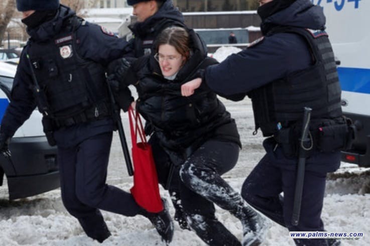 روسيا تسجن عشرات شاركوا في تكريم نافالني