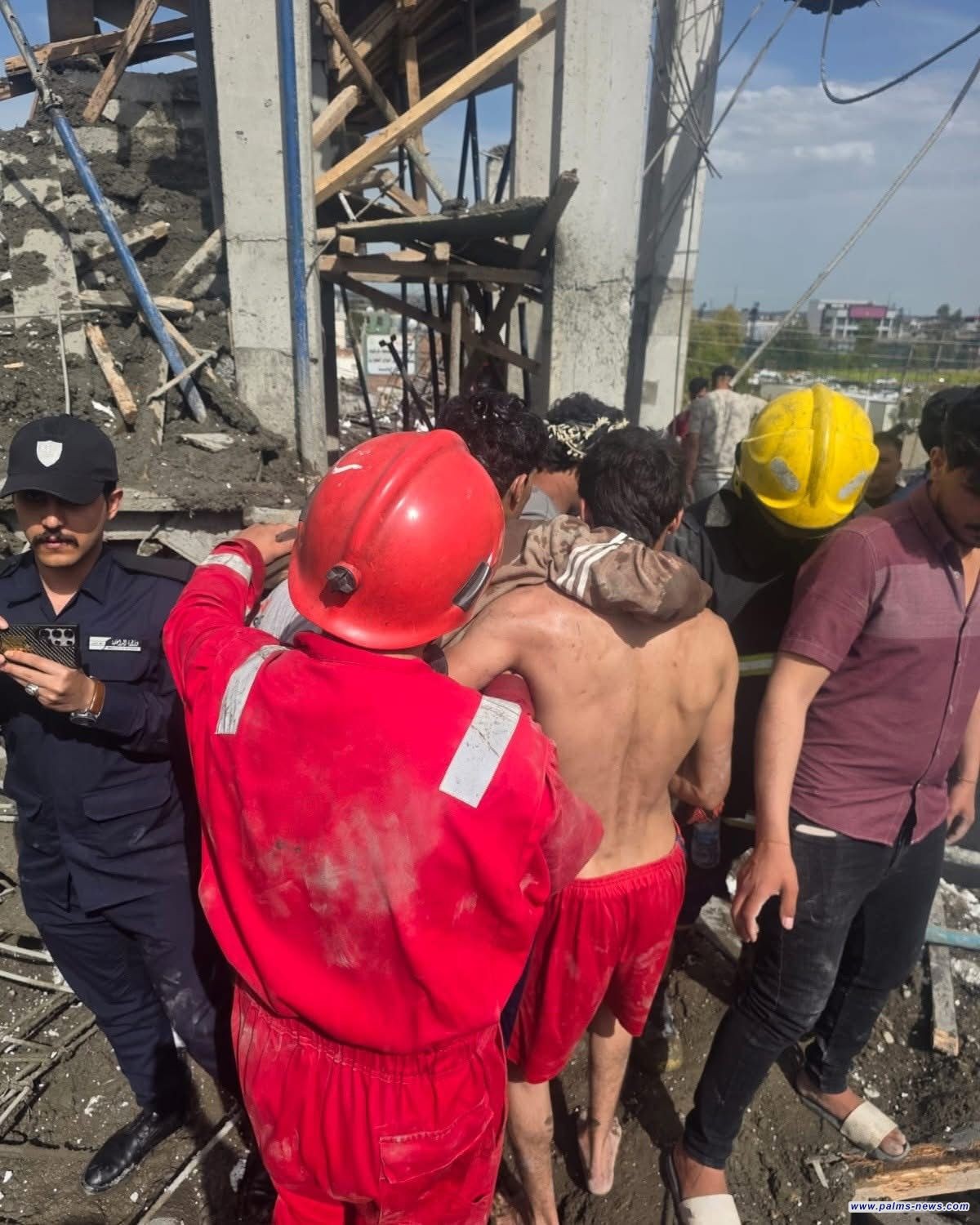 الدفاع المدني في كركوك ينقذ 10 عمال وينتشل جثة إثر انهيار مبنى قيد الإنشاء