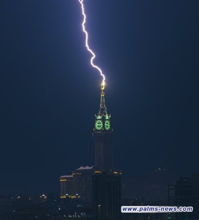 مشهد مذهل لصواعق في سماء مكة المكرمة