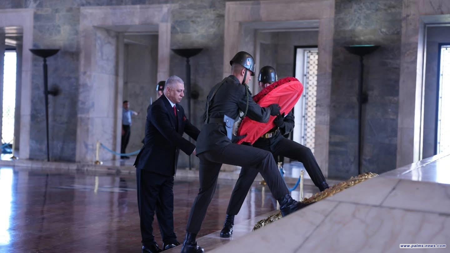 ممثل رئيس مجلس النواب يضع اكليل من الزهور على قبر اتاتورك