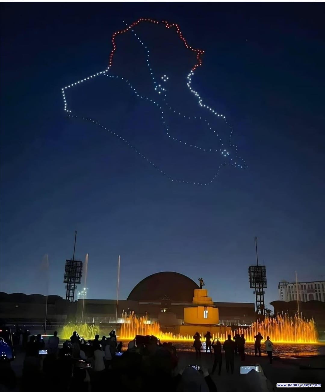 رسم خارطة العراق عبر تقنية الدرون شو في ساحة الاحتفالات في بغداد