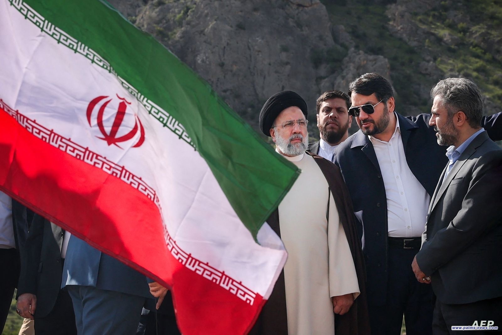 قائد القوات الجوية الإيرانية: طاقم مروحية رئيسي من أكثر الطيارين خبرة