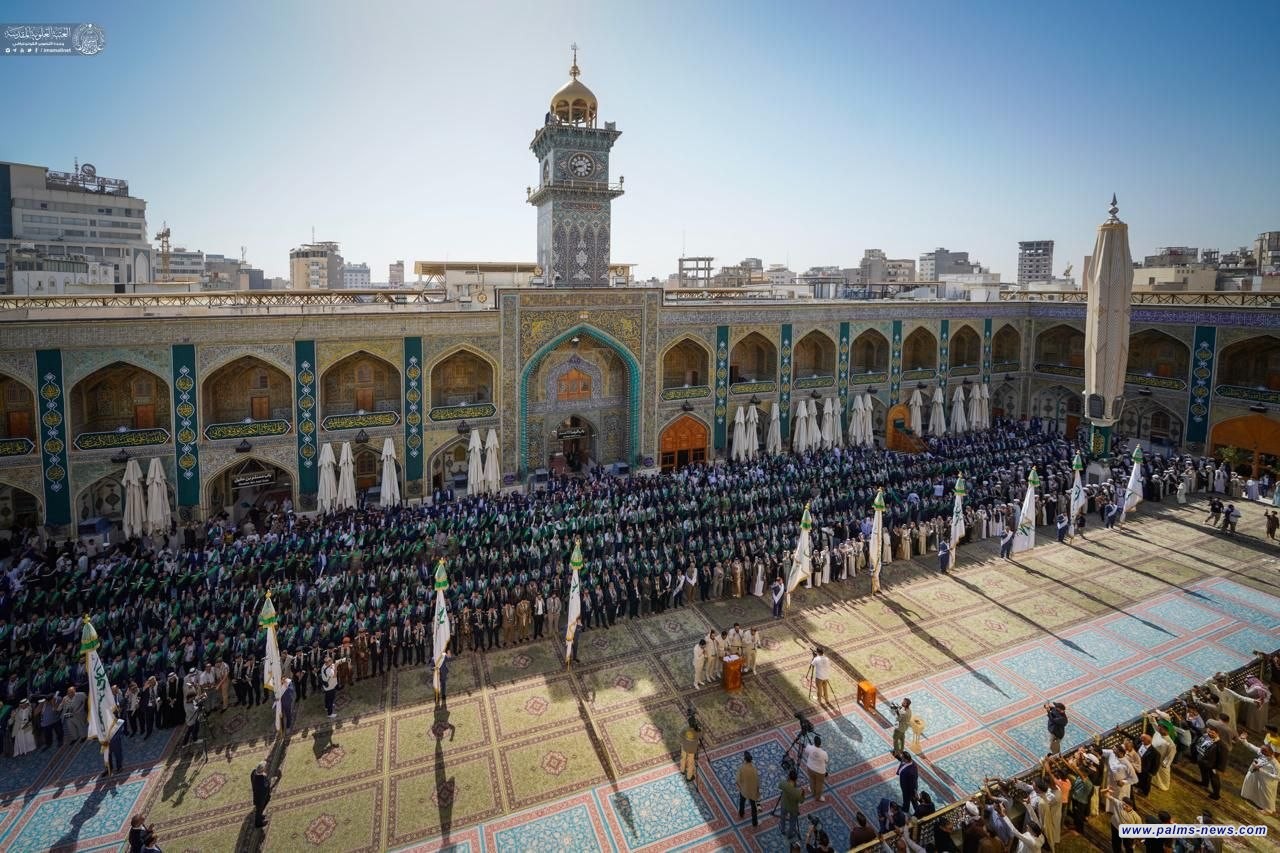 رفع الراية الغديرية في الصحن الحيدري الشريف