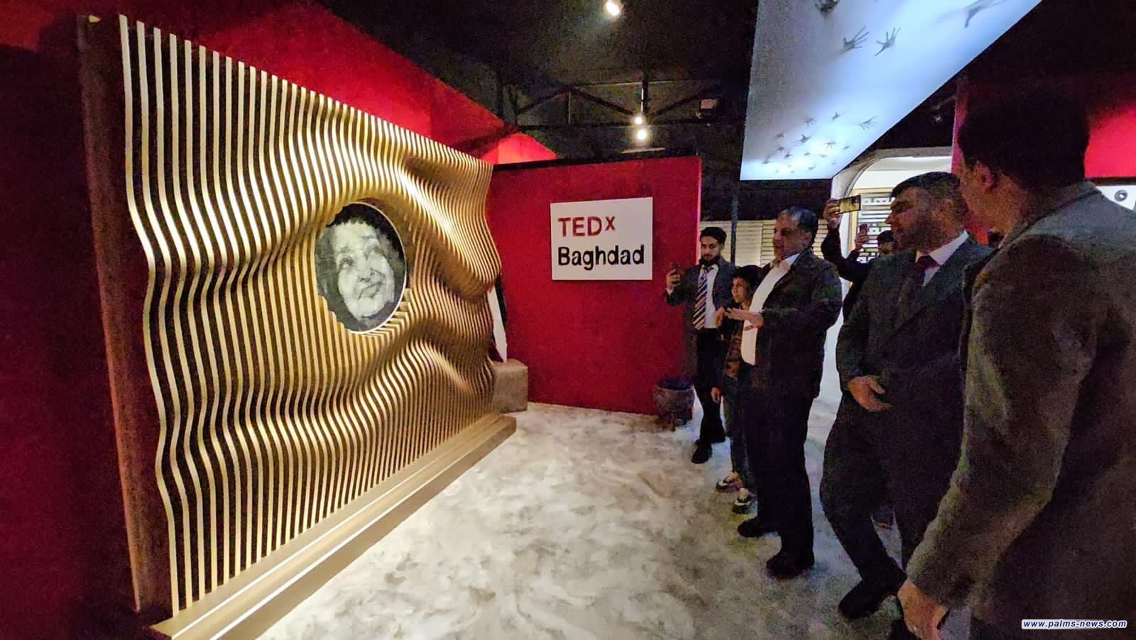 وزير الشباب والرياضة يزور معرضاً شخصيا لسعيد هويدي.. ويمتدح تميّزه العالمي