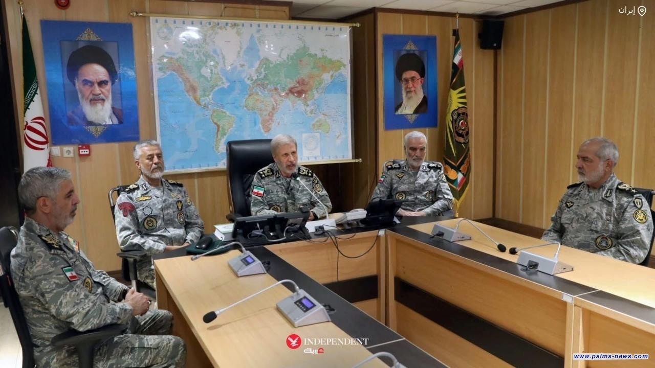 اندبندنت تنشر صور لقائد الجيش الإيراني أمير حاتمي داخل غرفة "قيادة الحرب" مع تصاعد المواجهة مع إسرائيل.