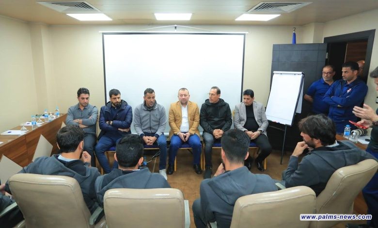 يونس محمود يلتقي لاعبي المنتخب العراقي في مقر إقامتهم في محافظة البصرة