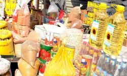 التجارة: تجهيز السلّة الغذائية للوجبة الثالثة وتتضمن زيت الطعام وحمص مجروش