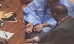 نواكشوط: نائبان يأكلان «القديد» خلال مناقشة الحكومة