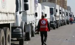 الهلال الاحمر .. يعلن انطلاق ٣١ شاحنة محملة بالمساعدات الى سوريا