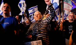 لأول مرة بتاريخ إسرائيل... عائلات الأسرى تُقاضي رئيس الحكومة