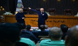 غراهام أرنولد يقدم محاضرة فنية في كلية التربية البدنية بجامعة بغداد