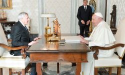 الرئيس العراقي عبد اللطيف رشيد معزياً بوفاة بابا الفاتيكان:   "ترك بصمة لا تنسى، في التمسك بمواقف إنسانية رافضة للحروب والعنف"