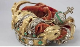 اللوفر يعلن بدء ترميم تاج الإمبراطورة أوجيني