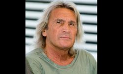 وفاة الأسطورة الأرجنتينية هوغو غاتي المقلب بالمجنون