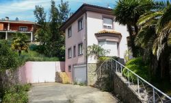 بيت الرعب.. توقيف زوجين احتجزا أطفالها 3 سنوات بين القمامة