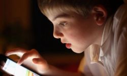 هواتف الأطفال: سبب جديد لجرائم الاعتداء الجنسي