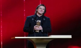 فرنسا تكرّم جيم كيري بـ"سيزار الشرف"