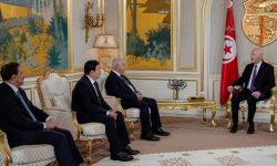 الدار العراقية للأزياء تُهدي الرئيس التونسي عباءة عراقية