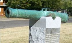 أمريكي يسرق مدفعا أثريا لسداد دينه