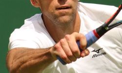 لاعب التنس الكرواتي إيفو يعلن اعتزاله التنس