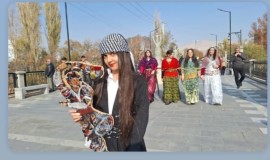 انطلاق الدورة الثالثة من مهرجان الرقص الكردي «هه‌لپه‌رکه‌» في مدينة مهاباد