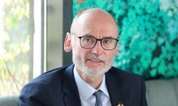 السفير البريطاني يودع العراقيين ويبوح لهم بسر شخصي