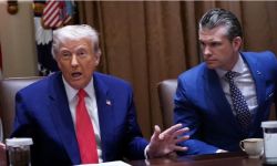 بعد فضيحة "سيغنال" الثانية.. ترامب يعلن موقفه من وزير الدفاع