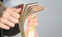 المالية النيابية: الرواتب مؤمنة والحكومة تملك خيارات عدة لتجاوز أي ازمة