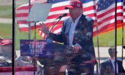 ترامب يهدد بمعاقبة الدول المتخلية عن الدولار