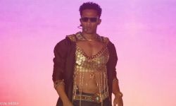 ظهر بإطلالة تشبه "بدل الراقصات".. محمد رمضان يثير الجدل