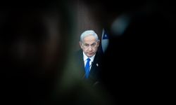 مسؤولون أمنيون لنتنياهو: عليك الاختيار.. صفقة أسرى أو حرب إقليمية