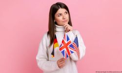 سياسيو ألمانيا يكسرون عادتهم القديمة.. ويتحدثون بالإنجليزية