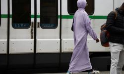 باحث فرنسي: حظر العباءة فشل للمجتمع يؤدي للتباعد بين المسلمين والمؤسسات